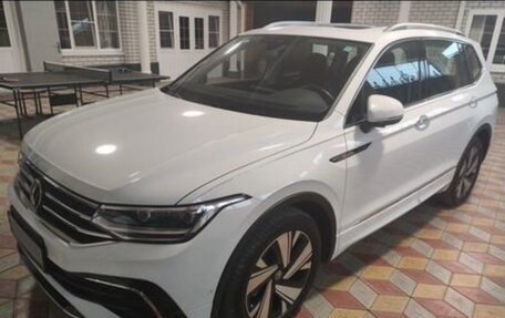 Volkswagen Tiguan II, 2023 год, 4 850 000 рублей, 3 фотография