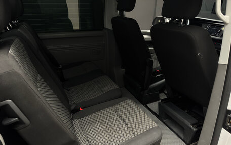 Volkswagen Caravelle T6 рестайлинг, 2020 год, 3 700 000 рублей, 19 фотография