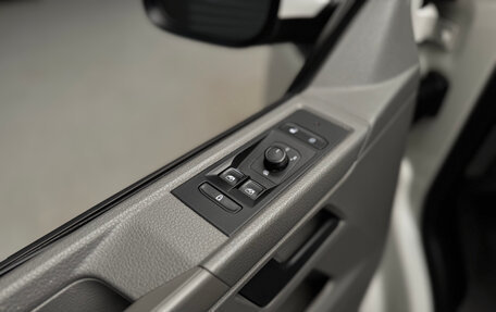 Volkswagen Caravelle T6 рестайлинг, 2020 год, 3 700 000 рублей, 16 фотография