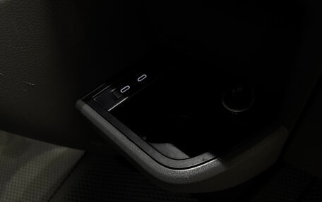 Volkswagen Caravelle T6 рестайлинг, 2020 год, 3 700 000 рублей, 20 фотография