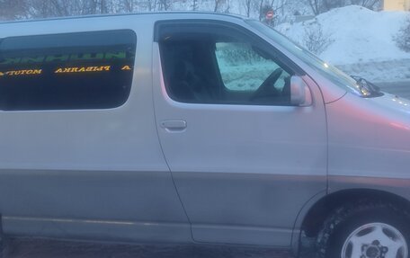 Toyota Regius, 2000 год, 800 000 рублей, 5 фотография