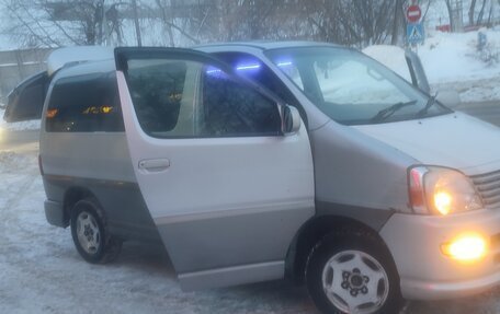 Toyota Regius, 2000 год, 800 000 рублей, 10 фотография