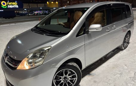 Toyota ISis I, 2013 год, 1 550 000 рублей, 2 фотография