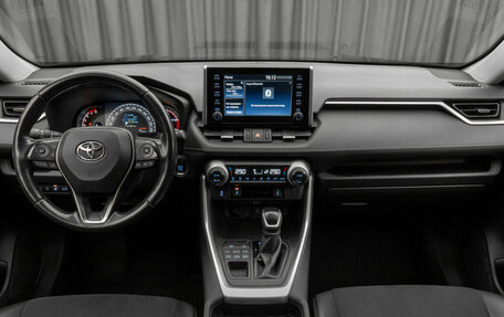 Toyota RAV4, 2021 год, 3 670 000 рублей, 10 фотография