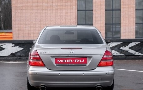 Mercedes-Benz E-Класс, 2004 год, 880 000 рублей, 4 фотография