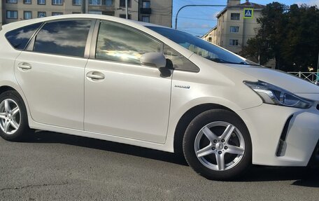 Toyota Prius v (+) I (ZVW40/41) рестайлинг, 2019 год, 2 750 000 рублей, 3 фотография