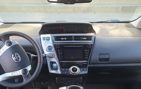 Toyota Prius v (+) I (ZVW40/41) рестайлинг, 2019 год, 2 750 000 рублей, 16 фотография