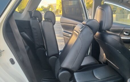 Toyota Prius v (+) I (ZVW40/41) рестайлинг, 2019 год, 2 750 000 рублей, 26 фотография