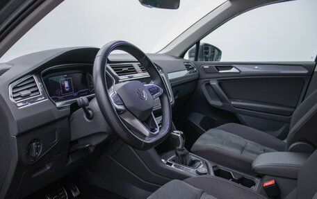 Volkswagen Tiguan II, 2021 год, 3 600 000 рублей, 10 фотография