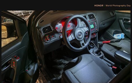 Volkswagen Polo VI (EU Market), 2011 год, 630 000 рублей, 2 фотография