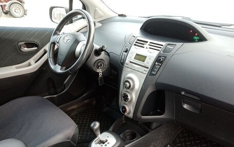Toyota Yaris III рестайлинг, 2008 год, 639 000 рублей, 12 фотография