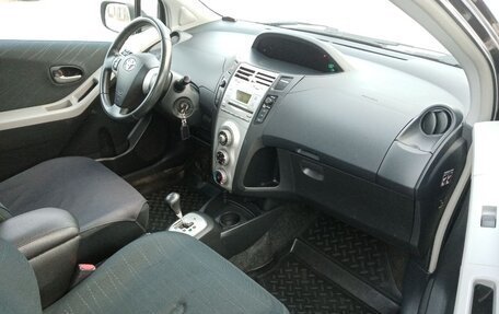 Toyota Yaris III рестайлинг, 2008 год, 639 000 рублей, 11 фотография