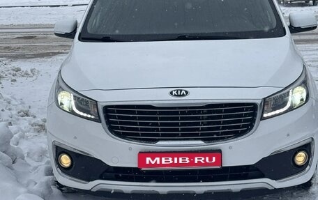 KIA Carnival III, 2016 год, 1 600 000 рублей, 2 фотография