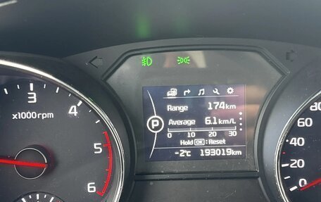 KIA Carnival III, 2016 год, 1 600 000 рублей, 16 фотография