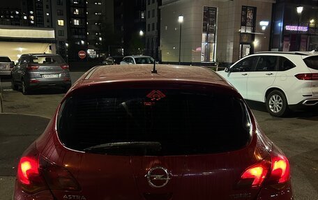 Opel Astra J, 2011 год, 600 000 рублей, 2 фотография