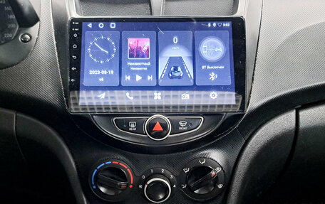 Hyundai Solaris II рестайлинг, 2011 год, 545 000 рублей, 18 фотография