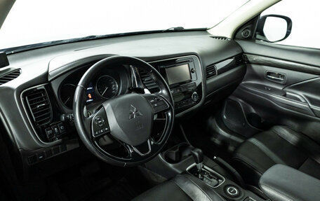 Mitsubishi Outlander III рестайлинг 3, 2016 год, 1 899 700 рублей, 11 фотография