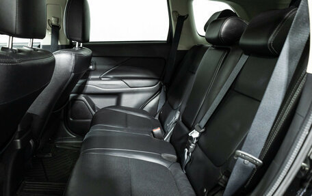 Mitsubishi Outlander III рестайлинг 3, 2016 год, 1 899 700 рублей, 10 фотография