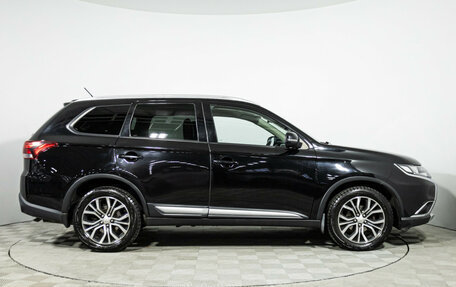 Mitsubishi Outlander III рестайлинг 3, 2016 год, 1 899 700 рублей, 4 фотография