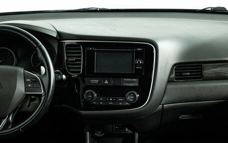 Mitsubishi Outlander III рестайлинг 3, 2016 год, 1 899 700 рублей, 14 фотография