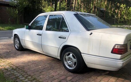 Mercedes-Benz E-Класс, 1994 год, 1 945 000 рублей, 3 фотография