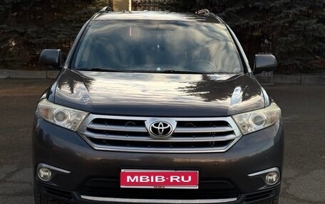 Toyota Highlander III, 2012 год, 2 050 000 рублей, 1 фотография