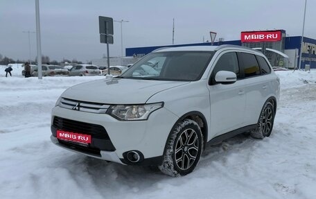 Mitsubishi Outlander III рестайлинг 3, 2015 год, 1 700 000 рублей, 1 фотография