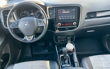 Mitsubishi Outlander III рестайлинг 3, 2022 год, 2 540 000 рублей, 7 фотография