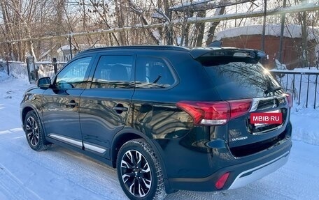 Mitsubishi Outlander III рестайлинг 3, 2022 год, 2 540 000 рублей, 4 фотография