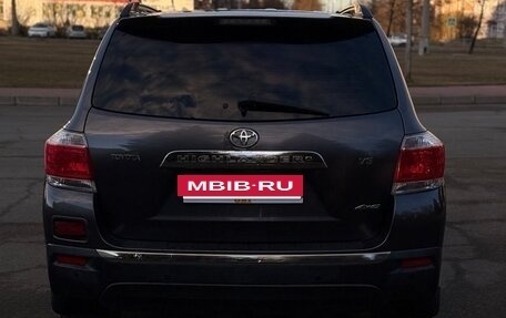 Toyota Highlander III, 2012 год, 2 050 000 рублей, 4 фотография