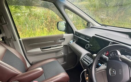 Honda Stepwgn IV, 2017 год, 2 089 000 рублей, 4 фотография