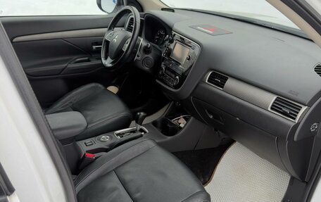 Mitsubishi Outlander III рестайлинг 3, 2015 год, 1 700 000 рублей, 2 фотография