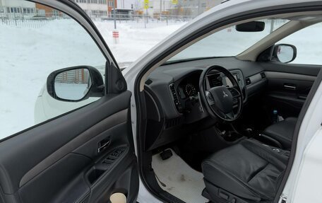 Mitsubishi Outlander III рестайлинг 3, 2015 год, 1 700 000 рублей, 6 фотография