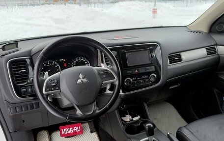 Mitsubishi Outlander III рестайлинг 3, 2015 год, 1 700 000 рублей, 3 фотография