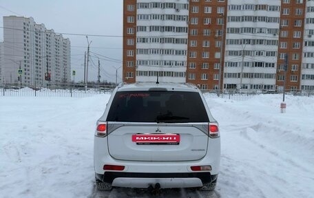 Mitsubishi Outlander III рестайлинг 3, 2015 год, 1 700 000 рублей, 4 фотография