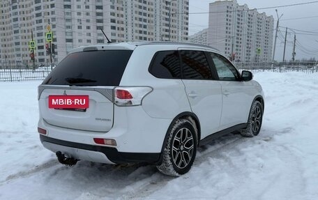 Mitsubishi Outlander III рестайлинг 3, 2015 год, 1 700 000 рублей, 9 фотография