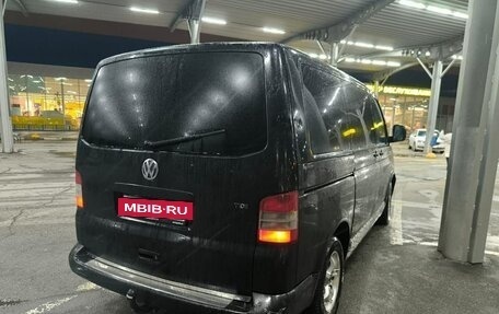 Volkswagen Multivan T5, 2005 год, 950 000 рублей, 2 фотография