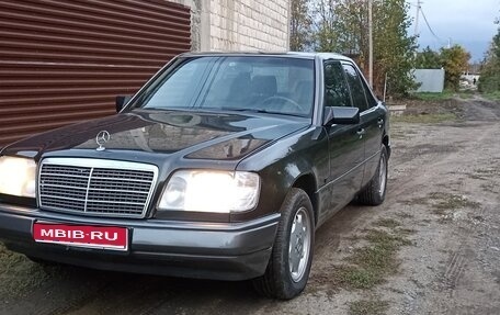 Mercedes-Benz E-Класс, 1995 год, 550 000 рублей, 1 фотография