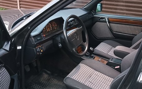 Mercedes-Benz E-Класс, 1995 год, 550 000 рублей, 7 фотография