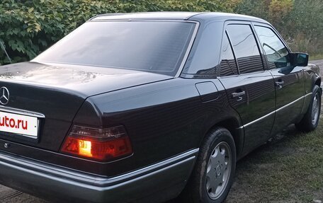 Mercedes-Benz E-Класс, 1995 год, 550 000 рублей, 3 фотография