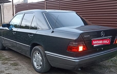 Mercedes-Benz E-Класс, 1995 год, 550 000 рублей, 4 фотография