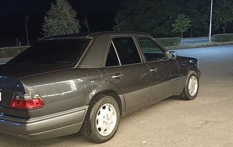 Mercedes-Benz E-Класс, 1995 год, 550 000 рублей, 14 фотография