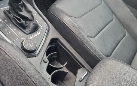 Volkswagen Tiguan II, 2019 год, 2 770 000 рублей, 21 фотография