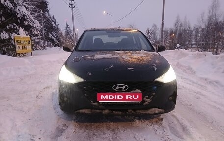 Hyundai Solaris II рестайлинг, 2021 год, 1 680 000 рублей, 2 фотография