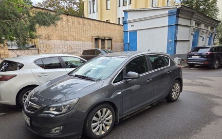 Opel Astra J, 2011 год, 800 000 рублей, 1 фотография