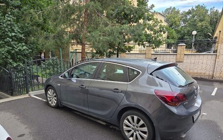 Opel Astra J, 2011 год, 800 000 рублей, 2 фотография