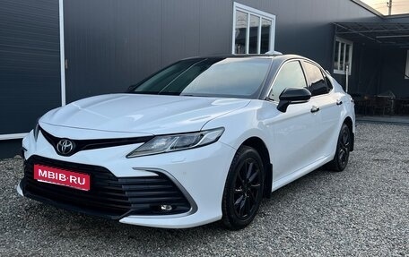Toyota Camry, 2021 год, 2 700 000 рублей, 1 фотография