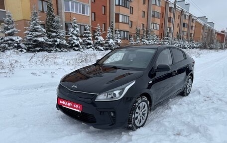 KIA Rio IV, 2018 год, 950 000 рублей, 4 фотография