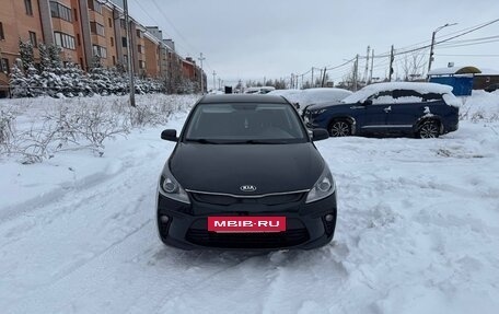 KIA Rio IV, 2018 год, 950 000 рублей, 3 фотография