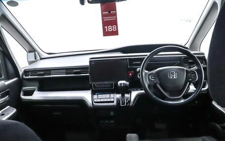 Honda Stepwgn IV, 2021 год, 2 800 000 рублей, 18 фотография